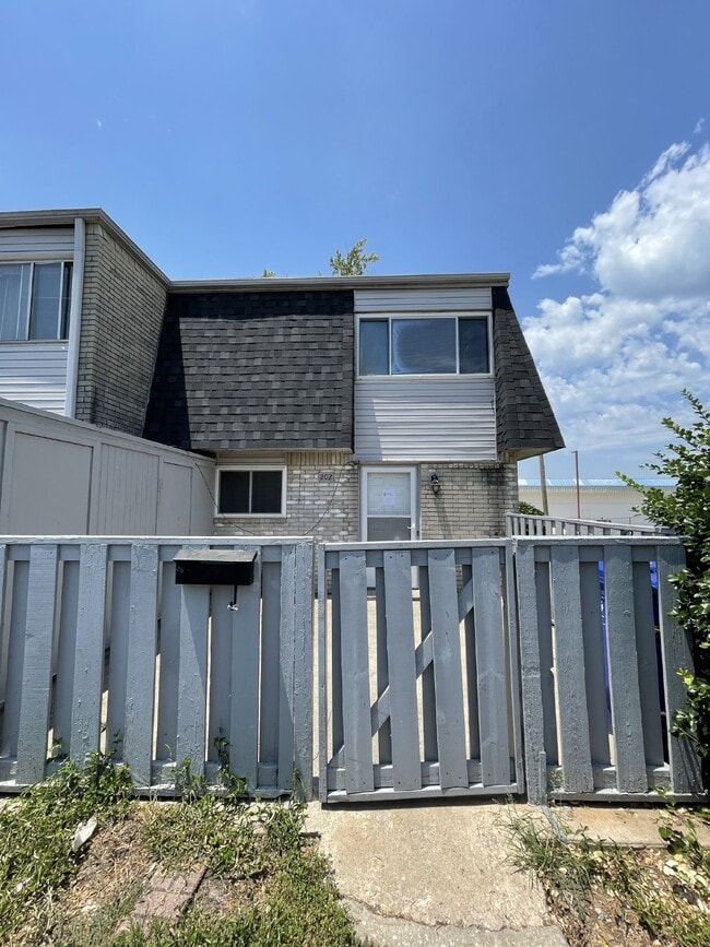 Primary Photo - 3-Bed, 2.5 Bath Condo