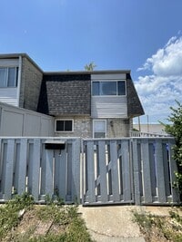 Building Photo - 1/2 OFF FIRST MONTHS RENT!!!