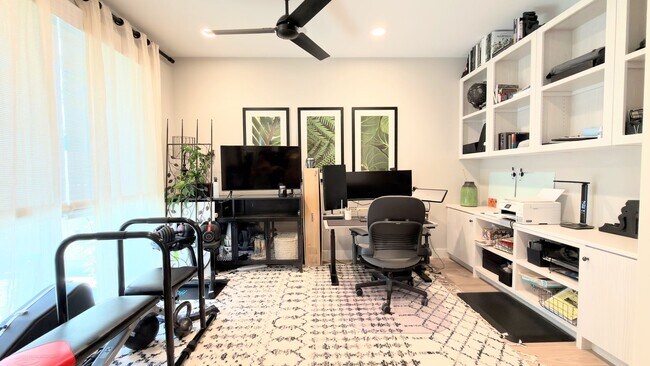 Building Photo - Luxury Builder Model Home - Resort Style Amenities In A Gated Community