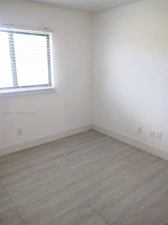 Building Photo - 1608 University Ln