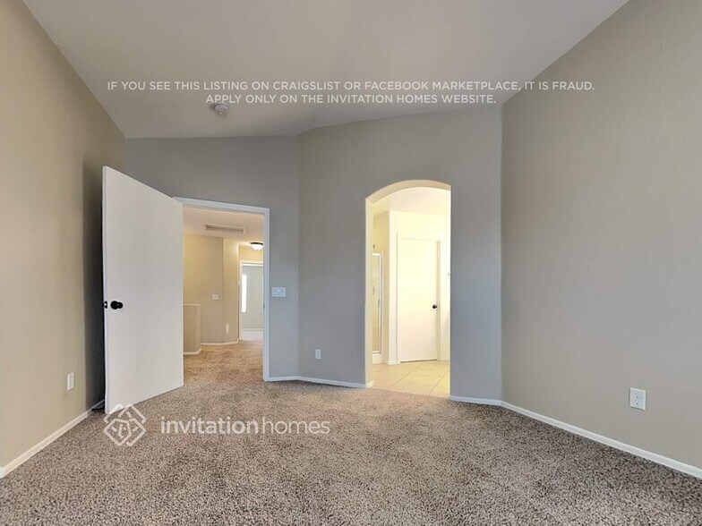 Building Photo - 3048 E Millbrae Ln