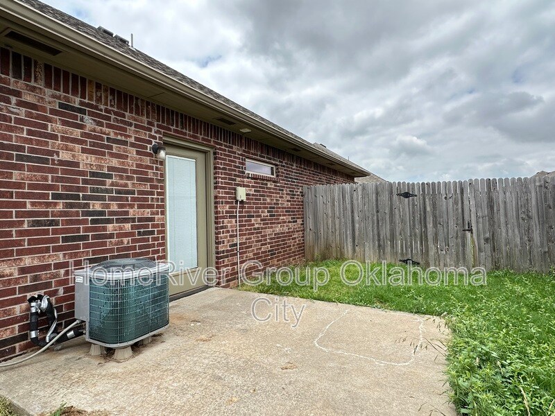 Building Photo - 905 SW 92nd St