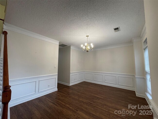 Building Photo - 5650 Berry Ridge Dr