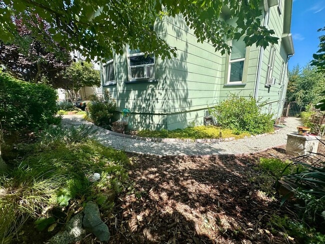 Building Photo - Completely Remodeled, Charming Victorian i...