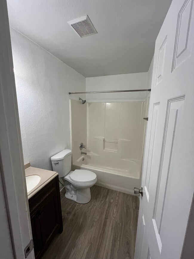 Building Photo - 1106 Emerson Dr