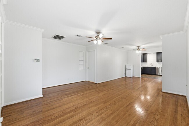 Building Photo - 1618 Willowby Dr