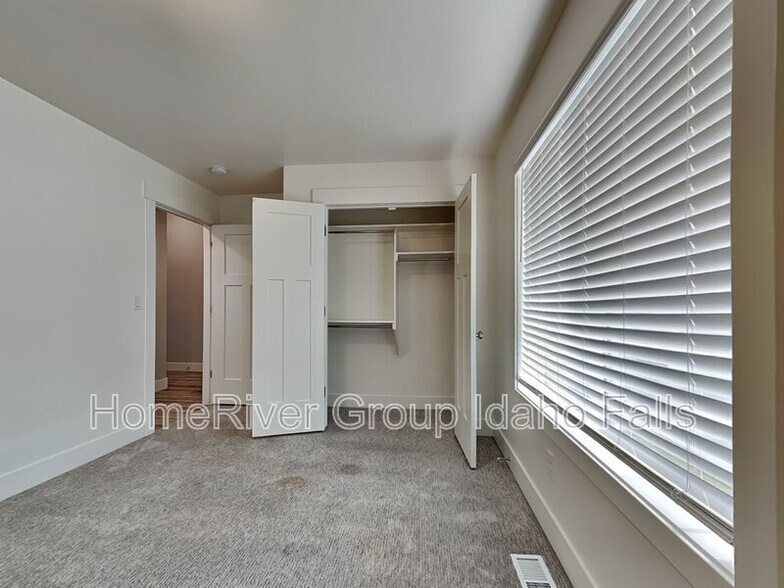 Building Photo - 7224 Hamden Ave