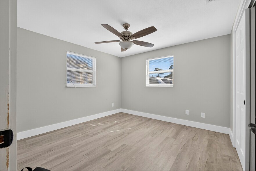 Building Photo - 3624 Oakhurst Dr