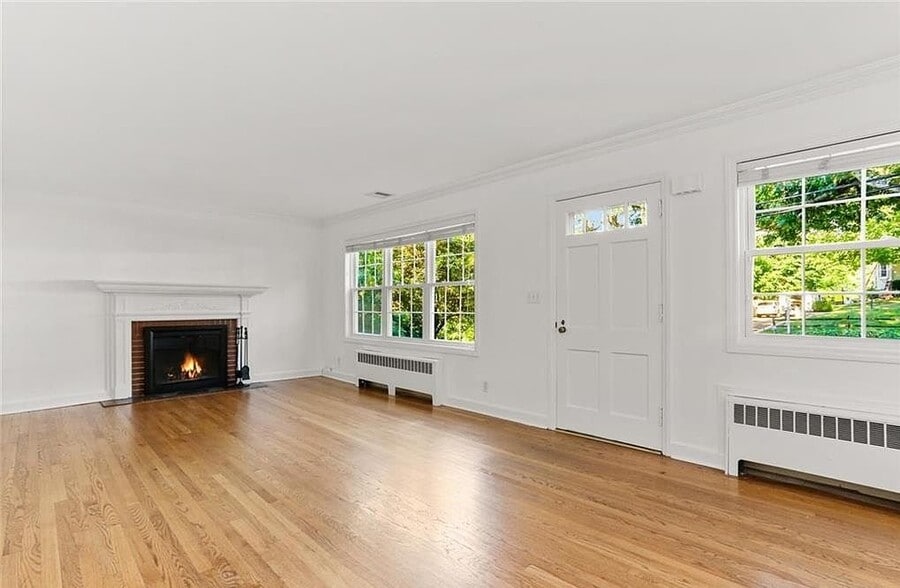 Building Photo - 8 Deerwood Ct