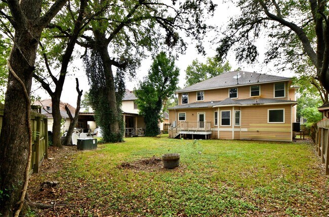 Building Photo - 5211 Holly View Dr