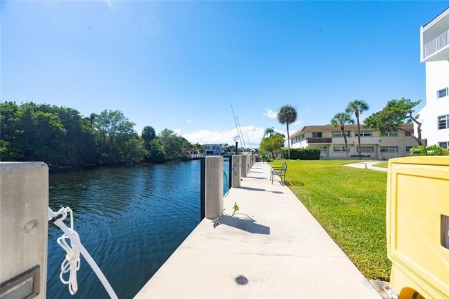 Building Photo - 2860 NE 14th St