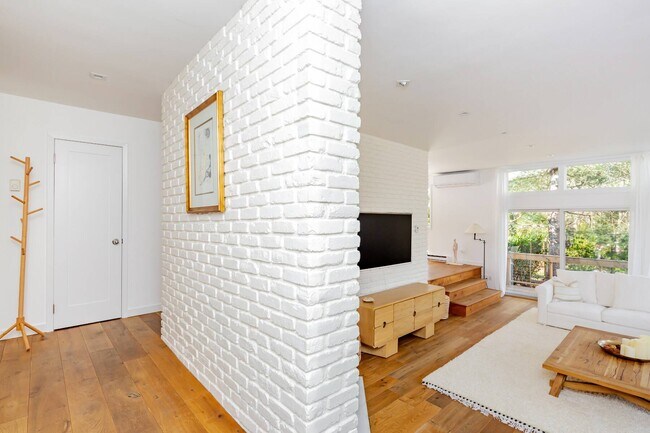 Building Photo - 15 Augies Path