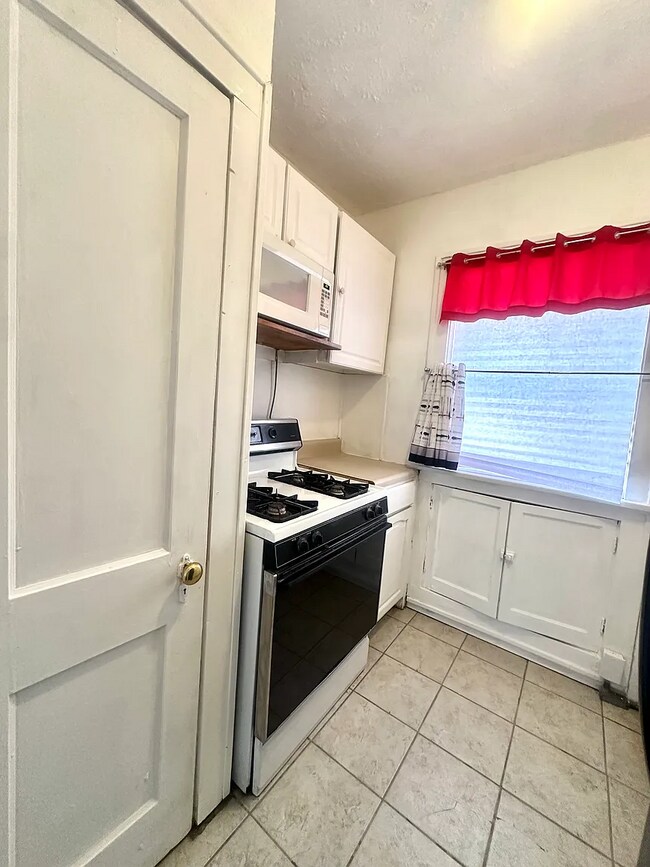 Building Photo - 3865 Alberta St