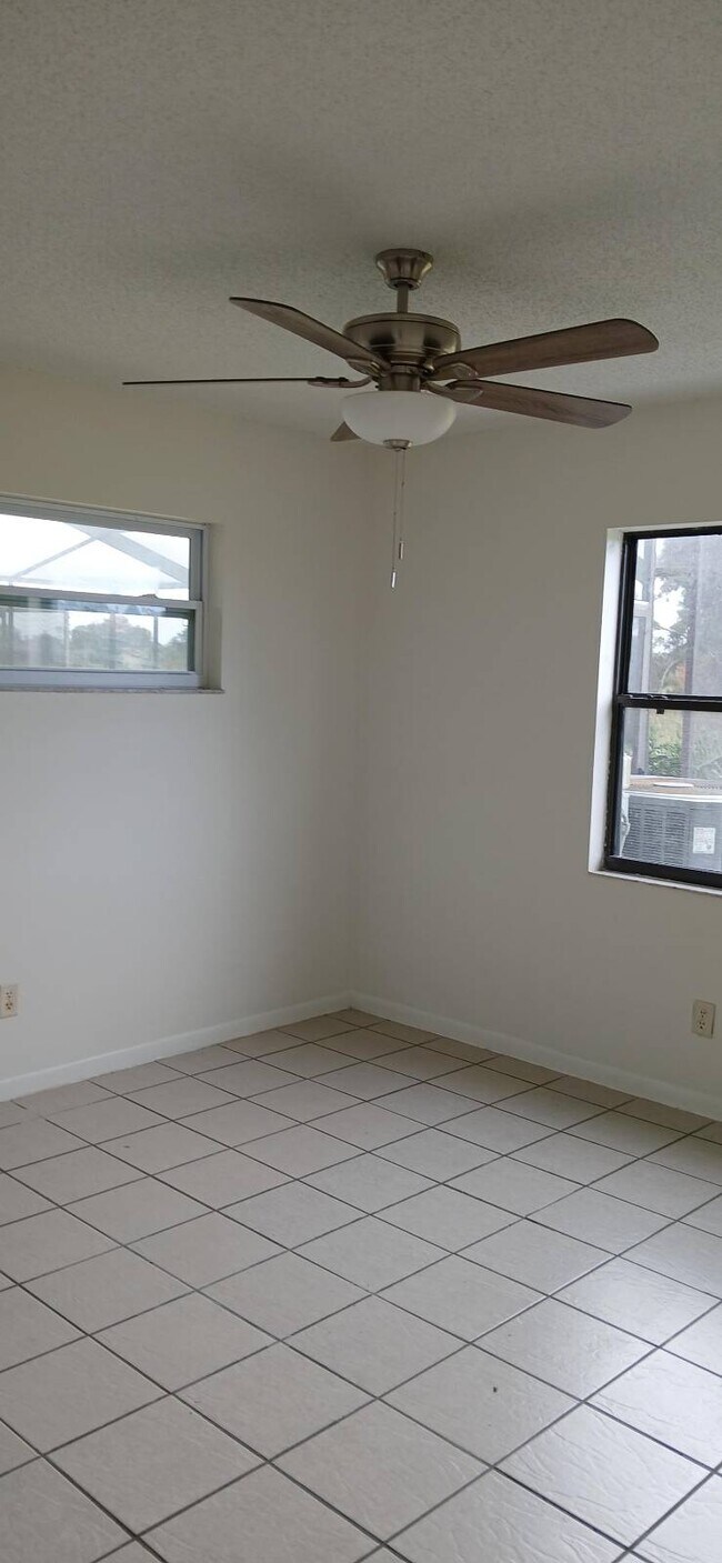 Building Photo - 738 Flamingo Dr