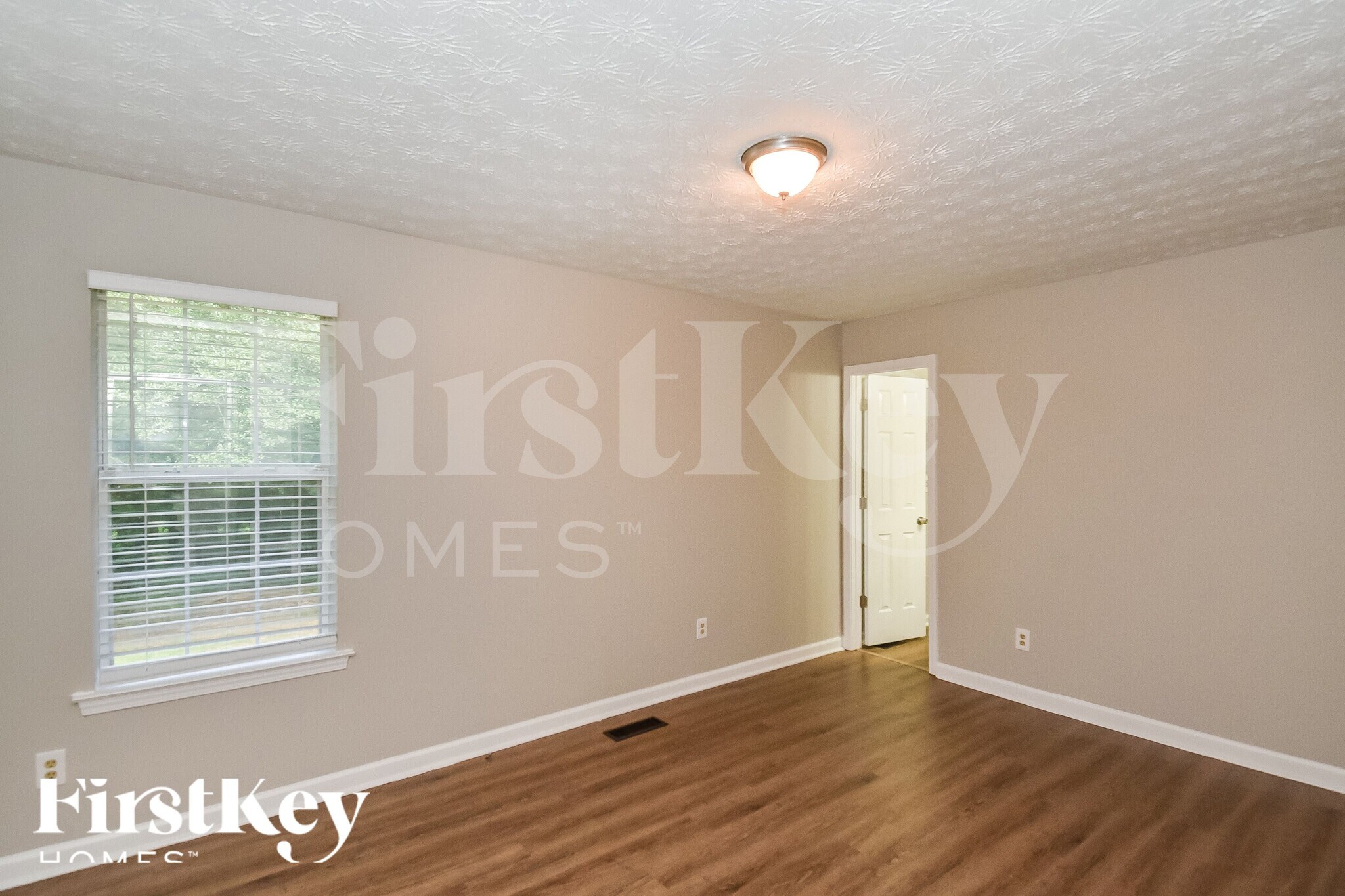 Building Photo - 176 Shadow Wood Dr