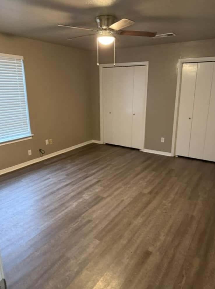 Building Photo - 1806 Camelot Cv