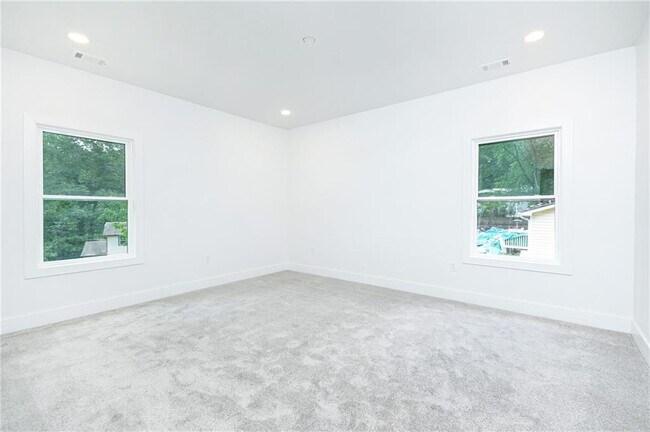 Building Photo - 3604 Pineview Cir NW