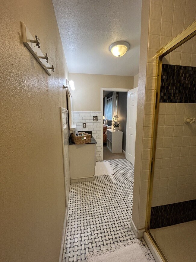 Building Photo - 10739 E Crestridge Cir
