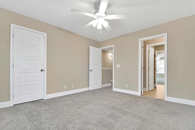 Building Photo - Two Bedroom Townhouse!