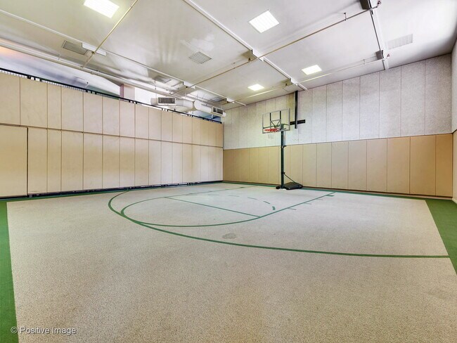 Building Photo - 728 W Jackson Blvd