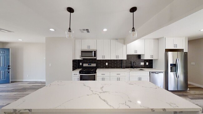 Building Photo - 4BD/2BA on Richard St (Lease out, pending signatures. Check back in a few days!)