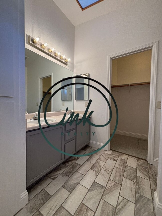 Building Photo - Beautiful home in Carson Valley