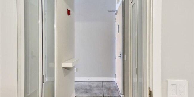 Building Photo - Sophisticated & Chic 2-Level Loft in SOMA ...