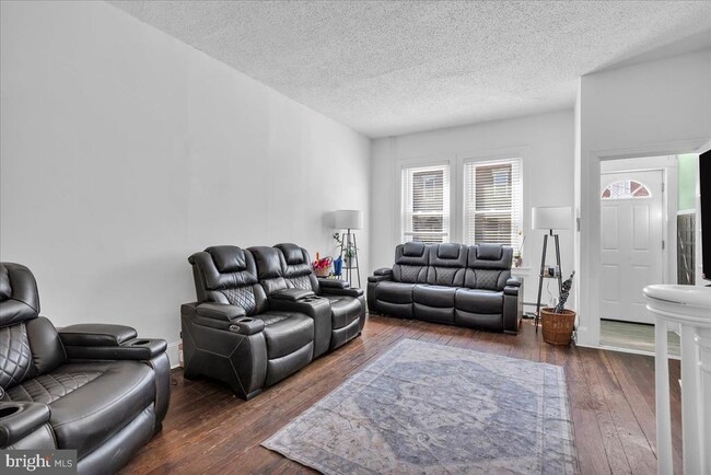 Building Photo - 349 Barclay St