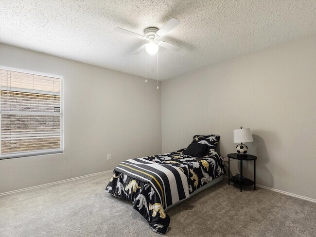 Building Photo - 8212 Canoe Ridge Ln
