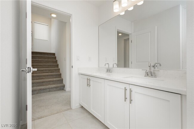 Building Photo - 7977 Mountain Lilac St