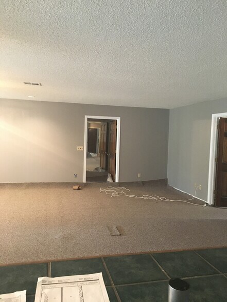 Building Photo - 1886 Lodgepole Dr