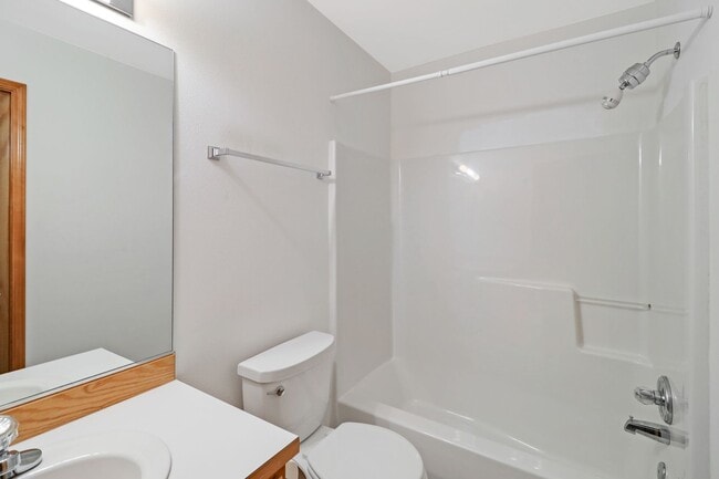 Building Photo - 2 Bed 1 Bath - Single Story - Pet Friendy - Large Backyard