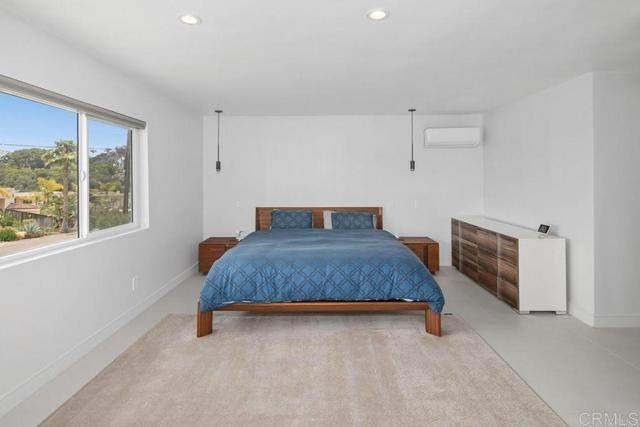 Building Photo - 6073 Avenida Chamnez