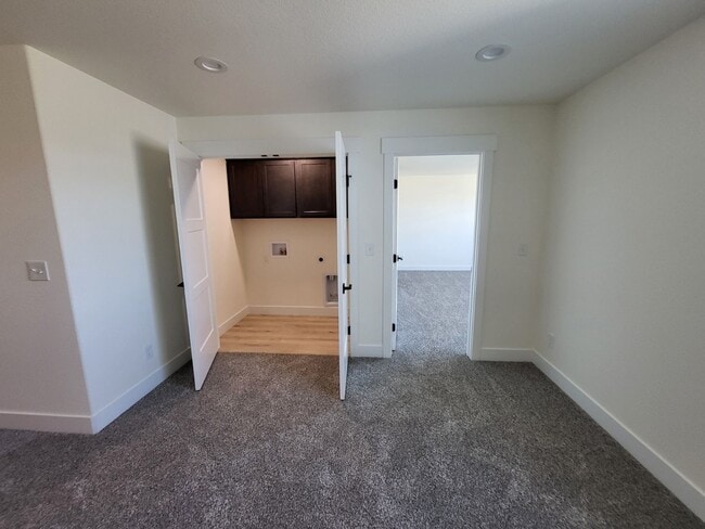Building Photo - Beautiful Newly Built 3 Bedroom 2.5 Bath Townhome In Sweetgrass!!!!!