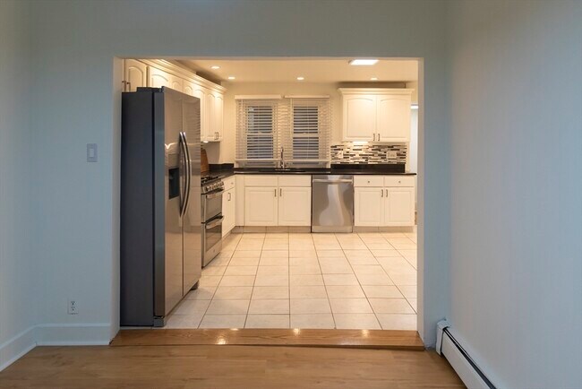 Building Photo - 144 Salem St