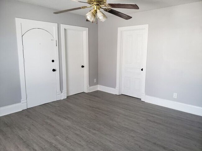 Building Photo - Upper Three Bedroom on NW Side of Grand Ra...
