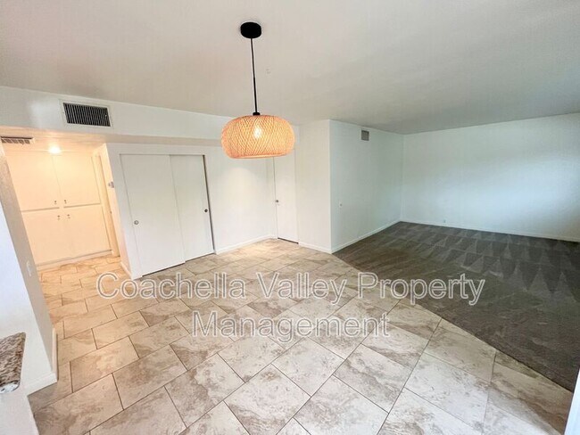 Building Photo - 400 N Sunrise Way