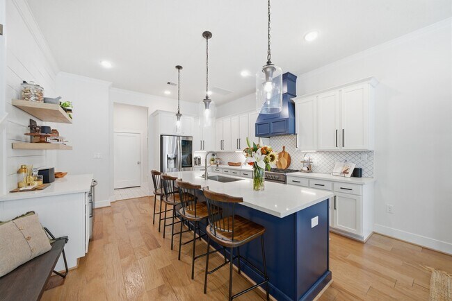 Building Photo - 1807 Bingham St