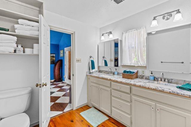 Building Photo - 501 Mulberry St