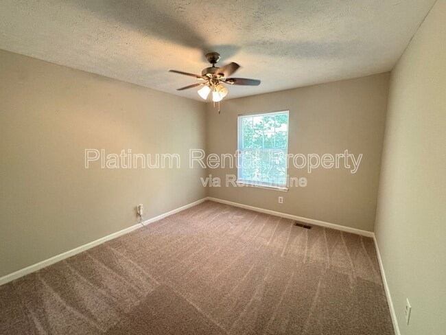 Building Photo - 270 Splitwood Ln