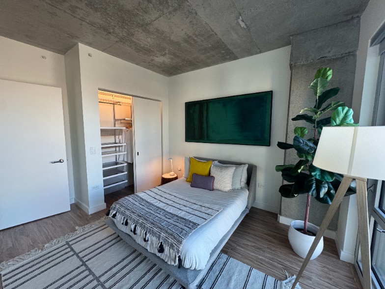 Building Photo - 167 N Desplaines St