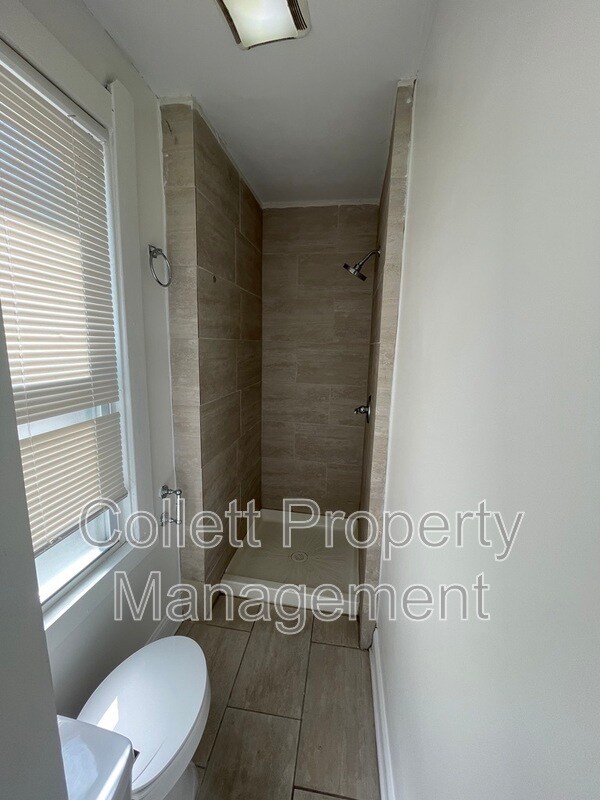 Building Photo - 1924 E 123rd St