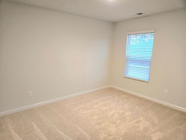 Building Photo - 4828 Southwind Rd