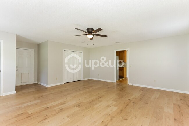 Building Photo - Fantastic 2bd/2ba home! Let yourself in!
