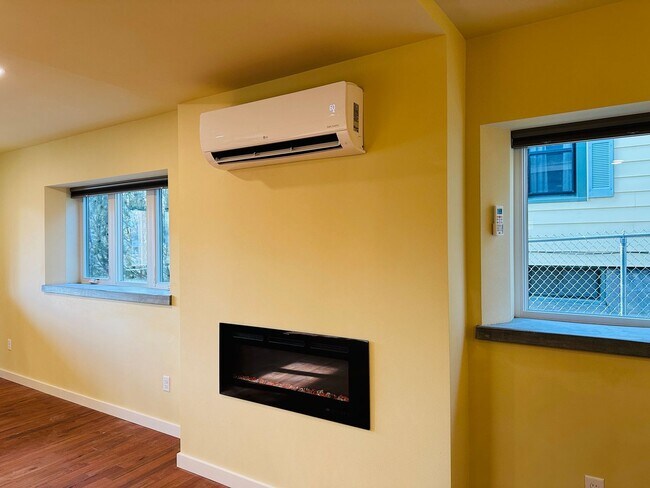 Building Photo - 605 Alderson Ave