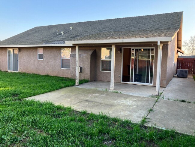 Building Photo - 13337 Skyline Blvd