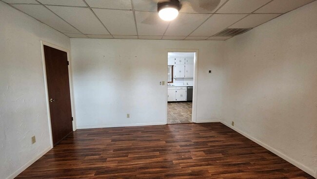 Building Photo - 1613 W Noble Ave