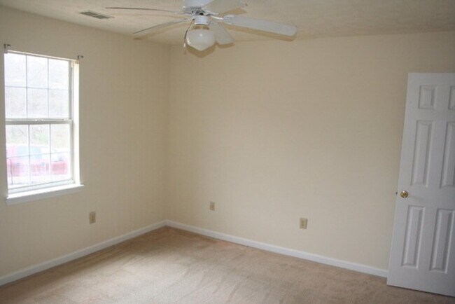 Building Photo - 375 Big Oak Cir