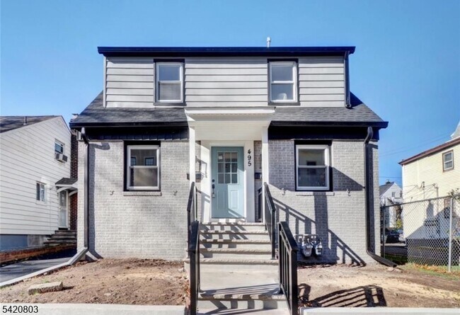 Building Photo - 495 S Clinton St