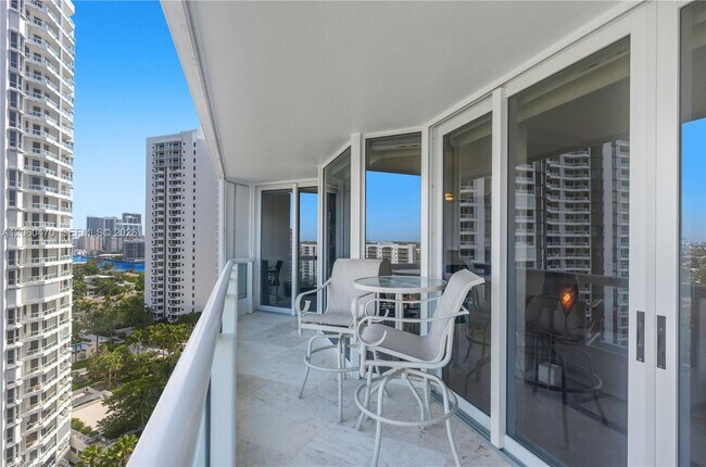 Building Photo - 21055 Yacht Club Dr
